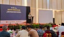 Kepala Dinas Pendidikan dan Kebudayaan (Dikbud) Provinsi Maluku Utara, Abubakar Abdullah memaparkan capaian sekaligus target yang masih harus dikejar untuk mempercepat pemerataan dan peningkatan mutu pendidikan di wilayah kepulauan. || Foto : kasedata.id
