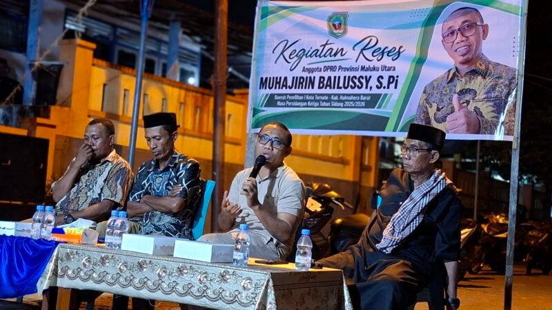 Anggota DPRD Provinsi Maluku Utara, Muhajirin Bailussy menggelar reses di Kecamatan Pulau Moti. || Foto : Kasedata.id