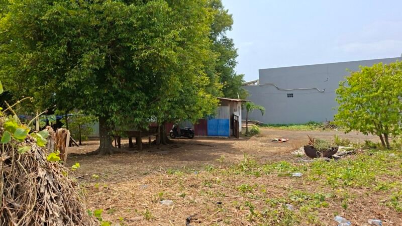 Lokasi yang diduga dijadikan aktivitas penampungan bahan bakar minyak (BBM) bersubsidi di Kelurahan Ngade, RT/RW 005/003. || Foto : Kasedata.id