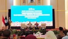 Kepala Dinas Pendidikan dan Kebudayaan Maluku Utara, Abubakar Abdullah, dalam sambutannya di Rakor Sinergi Pemerintah Pusat dan Daerah dalam Penguatan Mutu, Pemerataan, dan Transformasi Pendidikan di Malut. || Foto : Kasedata.id