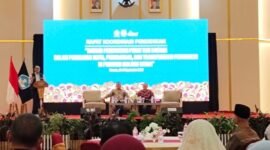 Kepala Dinas Pendidikan dan Kebudayaan Maluku Utara, Abubakar Abdullah, dalam sambutannya di Rakor Sinergi Pemerintah Pusat dan Daerah dalam Penguatan Mutu, Pemerataan, dan Transformasi Pendidikan di Malut. || Foto : Kasedata.id