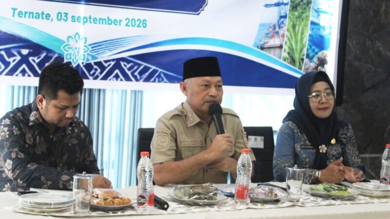 Wakil Gubernur Maluku Utara H. Sarbin Sehe saat membuka Rapat Koordinasi Pembahasan Materi Acara NMIBF 2026. || dok : Kasedata