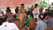 Wakil Gubernur Maluku Utara, H. Sarbin Sehe menghadiri peletakan batu pertama pembangunan 40 rumah masyarakat adat O’Hongana Manyawa. || dok : Kasedata
