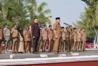 Wakil Gubernur, H. Sarbin Sehe memimpin apel pagi bersama seluruh ASN Pemprov Maluku Utara. || Foto : Kasedata.id