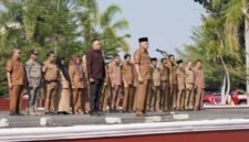Wakil Gubernur, H. Sarbin Sehe memimpin apel pagi bersama seluruh ASN Pemprov Maluku Utara. || Foto : Kasedata.id