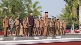 Wakil Gubernur, H. Sarbin Sehe memimpin apel pagi bersama seluruh ASN Pemprov Maluku Utara. || Foto : Kasedata.id
