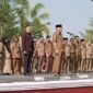 Wakil Gubernur, H. Sarbin Sehe memimpin apel pagi bersama seluruh ASN Pemprov Maluku Utara. || Foto : Kasedata.id