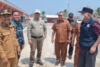 Wakil Gubernur Maluku Utara, H. Sarbin Sehe turun meninjau SRT 1 di Halmahera Utara. Wagub tampak didampingi oleh Sekda Halmahera Utara, Kepala Biro Administrasi Pimpinan, serta Plt. Kepala Dinas Sosial. || Foto : Kasedata.id