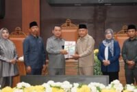 Wakil Gubernur Maluku Utara, H. Sarbin Sehe, dalam Rapat Paripurna DPRD Malut. Ia hadir memberikan penjelasan atas Rancangan Perubahan APBD (APBD-P) 2026. || Foto : Kasedata.id