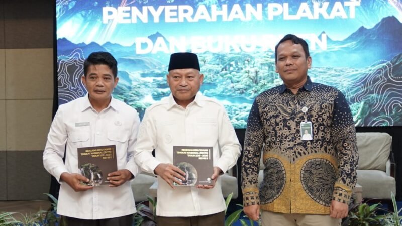 Wakil Gubernur Maluku Utara, H. Sarbin Sehe, saat membuka Sosialisasi Peraturan Menteri Kehutanan Nomor 6 Tahun 2026 tentang Rencana Kehutanan Tingkat Nasional (RKTN) Tahun 2011–2030 Regional Maluku dan Papua, di Halmahera Ballroom, Bela Hotel, Ternate. || Foto : Kasedata.id