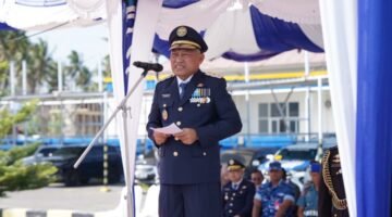 Wakil Gubernur Maluku Utara, H. Sarbin Sehe, saat membacakan amanat Menteri Perhubungan RI Dudy Purwagandhi pada upacara Hari Perhubungan Nasional (Harhubnas) 2026 di Sofifi. || Foto : Kasedata.id