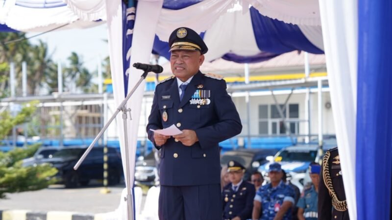 Wakil Gubernur Maluku Utara, H. Sarbin Sehe, saat membacakan amanat Menteri Perhubungan RI Dudy Purwagandhi pada upacara Hari Perhubungan Nasional (Harhubnas) 2026 di Sofifi. || Foto : Kasedata.id