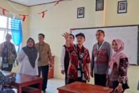 Direktur SMA Kemendikdasmen Yuli Haryanto, Direktur Pendidikan Khusus dan Pendidikan Layanan Khusus Dr. Saryadi, serta Dirjen Pendidikan Menengah dan Pendidikan Khusus Kemendikdasmen Tatang Muttaqin didampingi Kepala Dinas Pendidikan dan Kebudayaan Malut, Abubakar Abdullah meninjau infrastruktur sekolah di SMA Negeri 1 Kota Ternate. || Foto : Kasedata.id