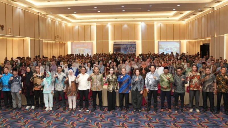 Rakor pendidikan yang dihadiri ratusan kepala SMA/SMK dan SLB se-Maluku Utara di Dafam Bella Hotel Ternate. || Foto : Kasedata.id
