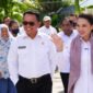 Gubernur Provinsi Maluku Utara Sherly Tjoanda Laos didampingi Kepala Dinas Pendidikan dan Kebudayaan, Abubakar Abdullah dalam suatu kunjungan di sekolah. || Foto : Kasedata.id
