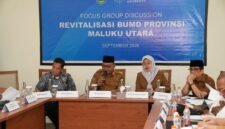 Sekda Provinsi Maluku Utara, Samuddin A. Kadir memimpin FGD mengenai revitalisasi BUMD di ruang VIP Bandara Sultan Baabullah, Ternate. || Foto : Kasedata.id