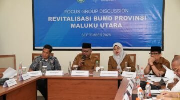 Sekda Provinsi Maluku Utara, Samuddin A. Kadir memimpin FGD mengenai revitalisasi BUMD di ruang VIP Bandara Sultan Baabullah, Ternate. || Foto : Kasedata.id