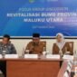 Sekda Provinsi Maluku Utara, Samuddin A. Kadir memimpin FGD mengenai revitalisasi BUMD di ruang VIP Bandara Sultan Baabullah, Ternate. || Foto : Kasedata.id