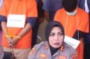 Kapolres Ternate AKBP Anita Ratna Yulianto dalam konferensi pers terkait kasus kekerasan dan persetubuhan anak yang berlangsung di Mapolres Ternate