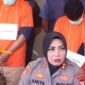 Kapolres Ternate AKBP Anita Ratna Yulianto dalam konferensi pers terkait kasus kekerasan dan persetubuhan anak yang berlangsung di Mapolres Ternate