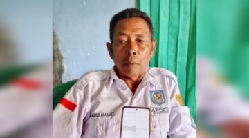 Kepala Desa Kabau Pante Murid Umamit, saat diwawancarai [dok : karno/kasedata]