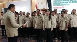 Ketua Umum Dewan Pimpinan Nasional (DPN) HKTI, Sudaryono melantik Gubernur Maluku Utara Sherly Tjoanda sebagai Ketua HKTI Provinsi Maluku Utara periode 2026-2031. || Foto : Kasedata.id
