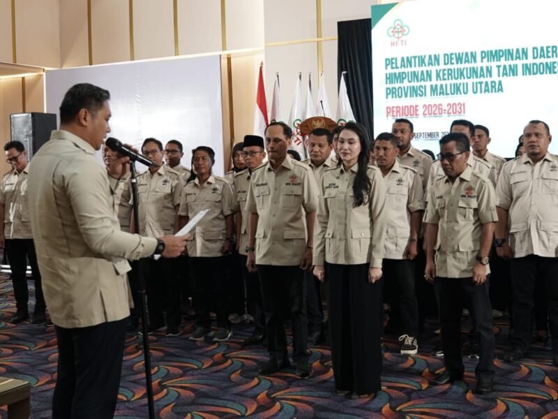 Ketua Umum Dewan Pimpinan Nasional (DPN) HKTI, Sudaryono melantik Gubernur Maluku Utara Sherly Tjoanda sebagai Ketua HKTI Provinsi Maluku Utara periode 2026-2031. || Foto : Kasedata.id