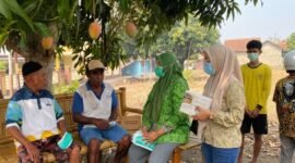 Hari kedua, NU dan Fatayat NU Maluku Utara kembali turun langsung membagikan masker kepada warga di Takome hingga Sulamadaha yang terdampak asap kebakaran. || Foto : Kasedata.id