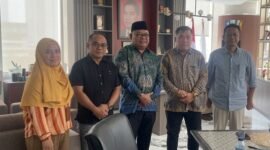 Sekretaris Daerah, Samsuddin Abdul Kadir, didampingi Kepala Dinas PUPR Risman Iriyanto Djafar dan Kepala Biro Pengadaan Barang/Jasa Setda Maluku Utara Hairil Hi. Hukum saat berada di kantor LKPP RI di Jakarta. || Foto : Kasedata.id