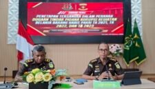 Kepala Seksi Penerangan Hukum (Kasi Penkum) Kejati Maluku Utara, Matheous Matulessy, dalam konferensi pers bersama awak media, Senin (5/10/2026). || Foto : Kasedata.id