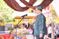 Kadikbud Maluku Utata, Abubakar Abdullah bertindak sebagai inspektur upacara peringatan Hari Sumpah Pemuda ke-98 di SMA Negeri 1 Tidore. || Foto : Kasedata.id