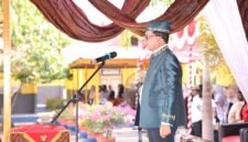 Kadikbud Maluku Utata, Abubakar Abdullah bertindak sebagai inspektur upacara peringatan Hari Sumpah Pemuda ke-98 di SMA Negeri 1 Tidore. || Foto : Kasedata.id
