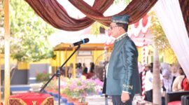 Kadikbud Maluku Utata, Abubakar Abdullah bertindak sebagai inspektur upacara peringatan Hari Sumpah Pemuda ke-98 di SMA Negeri 1 Tidore. || Foto : Kasedata.id