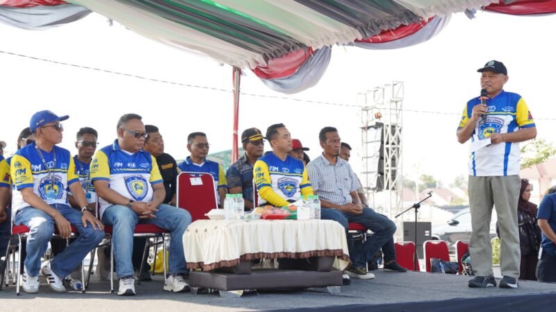 Wakil Gubernur, H. Sarbin Sehe membuka dengan resmi Kejurda Road Race Piala Gubernur Maluku Utara di Sirkuit Non-Permanen AB Andili. || Foto : Kasedata.id