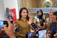 Gubernur Maluku Utara, Sherly Tjoanda Laos di wawancarai sejumlah awak media. || Foto : Kasedata.id