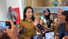 Gubernur Maluku Utara, Sherly Tjoanda Laos di wawancarai sejumlah awak media. || Foto : Kasedata.id