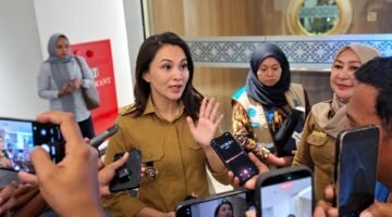 Gubernur Maluku Utara, Sherly Tjoanda Laos di wawancarai sejumlah awak media. || Foto : Kasedata.id