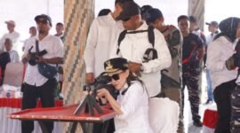 Gubernur Sherly Tjoanda Laos membuka secara resmi lomba menembak di Lapangan Tembak Brimob Polda Maluku Utara. || Foto : Kasedata.id