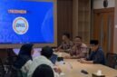 Plt Kepala Dinas PUPR Maluku Utara Risman Iriyanto Djafar bersama Kepala Inspektorat Provinsi Maluku Utara berkoordinasi dengan Tisky Anisha Azwen selaku Pembina Jasa Konstruksi Ahli Madya sekaligus Ketua Tim Penyusunan NSPK dan Pemantauan Evaluasi LSp. || Foto : Kasedata.id