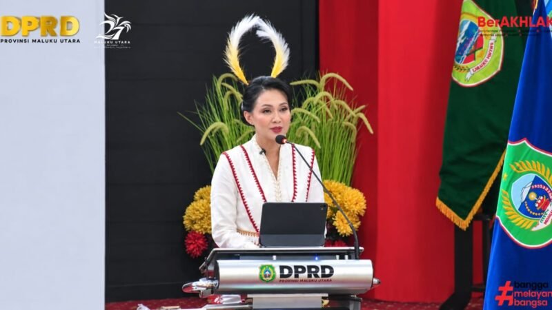 Gubernur Maluku Utara, Sherly Tjoanda Laos menyampaikan pidato di Rapat Paripurna Istimewa DPRD Provinsi Maluku Utara dalam rangka Hari Ulang Tahun (HUT) ke-27 Maluku Utara. || Foto : Kasedata.id