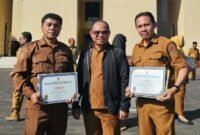 Kepala BPBJ Maluku Utara, Hairil Hi Hukum bersama jajarannya menerima penghargaan Inovasi Awards 2025. || Foto : Kasedata.id