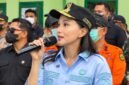 Gubernur Maluku Utara Sherly Tjoanda Laos saat meninjau lokasi kebakaran bersama jajaran Pemerintah Provinsi dan Pemerintah Kota Ternate. || Foto : Kasedata.id