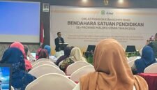 Sekretaris Dikbud Maluku Utara, Sofyan saat menutup kegiatan Diklat Peningkatan Kompetensi Bendahara Sekolah di Hotel Muara, Kota Ternate. || Foto : Kasedata.id