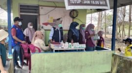 Sinergi antara Pemerintah Provinsi dan Pemerintah Kota Ternate dalam memberikan layanan kesehatan di lokasi TPA Buku Deru-Deru, Kelurahan Takome. || Foto : Kasedata.id