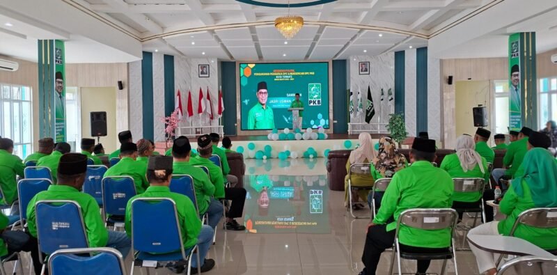 Ketua DPW PKB Maluku Utara, Jasri Usman menyampaikan sambutan dalam agenda orientasi politik usai pengukuhan Pengurus DPC PKB Kota Ternate Periode 2026–2031. || Foto : Kasedata.id