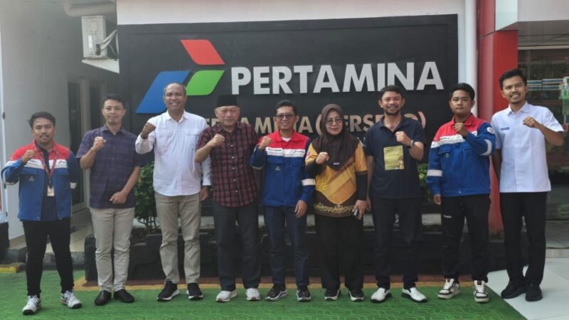 Wakil Gubernur Maluku Utara, H. Sarbin Sehe, didampingi Kepala Dinas ESDM Abdul Karim Usman dan Kepala Dinas Perindag, Ronny Saleh meninjau langsung Fuel Terminal Ternate. || Foto : Kasedata.id
