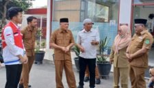 Wakil Gubernur Maluku Utara, H. Sarbin Sehe, bersama Satgas BBM melakukan sidak di SPBU Sofifi. Sarbin didampingi langsung Sekprov Samsuddin A. Kadir dan Kepala Disperindag Ronny Saleh. || Foto : Kasedata.id
