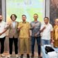 Plt Kepala Dinas PUPR Maluku Utara, Risman Iriyanto Djafar dan jajaran usai audiensi dengan anggota DPD RI Dapil Malut Dr. R. Graal Taliawo, di Hotel Belson, Kota Ternate. || Foto : Kasedata.id