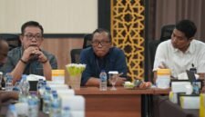 Kepala BPKAD Maluku Utara, Ahmad Purbaya didampingi Pemimpin Cabang Branch Office BRI Kota Ternate, Agus Arsyad. || Foto : Kasedata.id