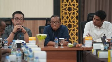 Kepala BPKAD Maluku Utara, Ahmad Purbaya didampingi Pemimpin Cabang Branch Office BRI Kota Ternate, Agus Arsyad. || Foto : Kasedata.id